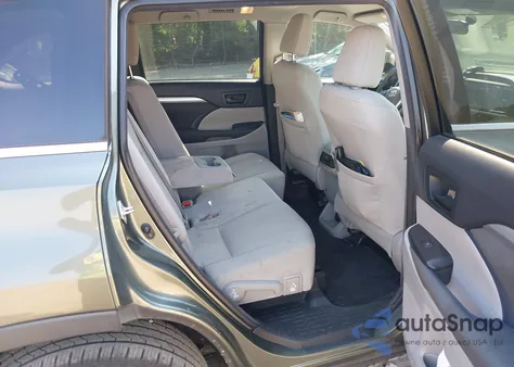 2015 Toyota Highlander Le V6 z USA, uszkodzony, nr VIN 5TDZKRFHXFS070565